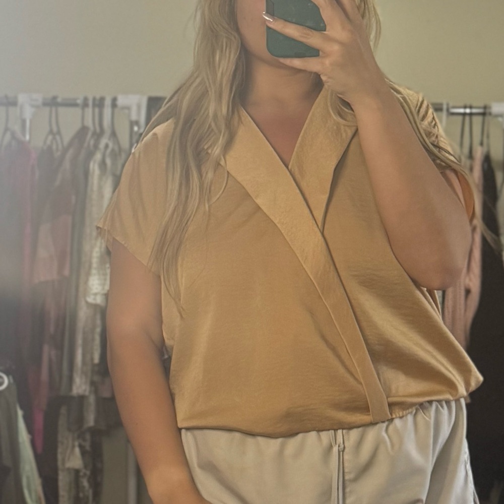 Worthington Tan Draped V-Neck Short Sleeve Blouse